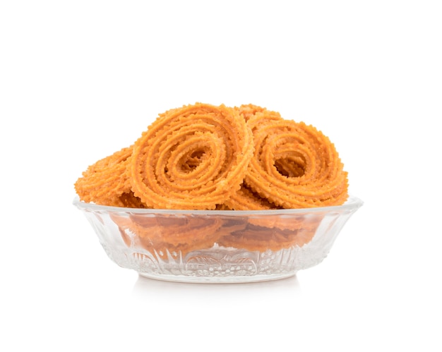 Foto snack tradicional indio chakli, un bocadillo frito crujiente en forma de espiral