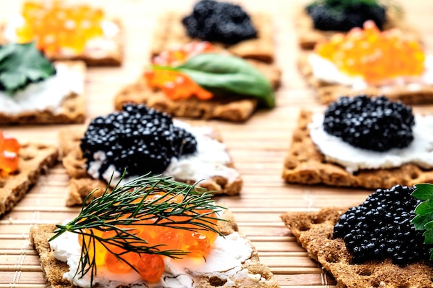 Snacks mit Kaviar