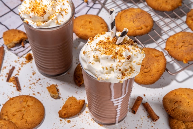 Snickerdoodle-Milchshake oder Smoothie