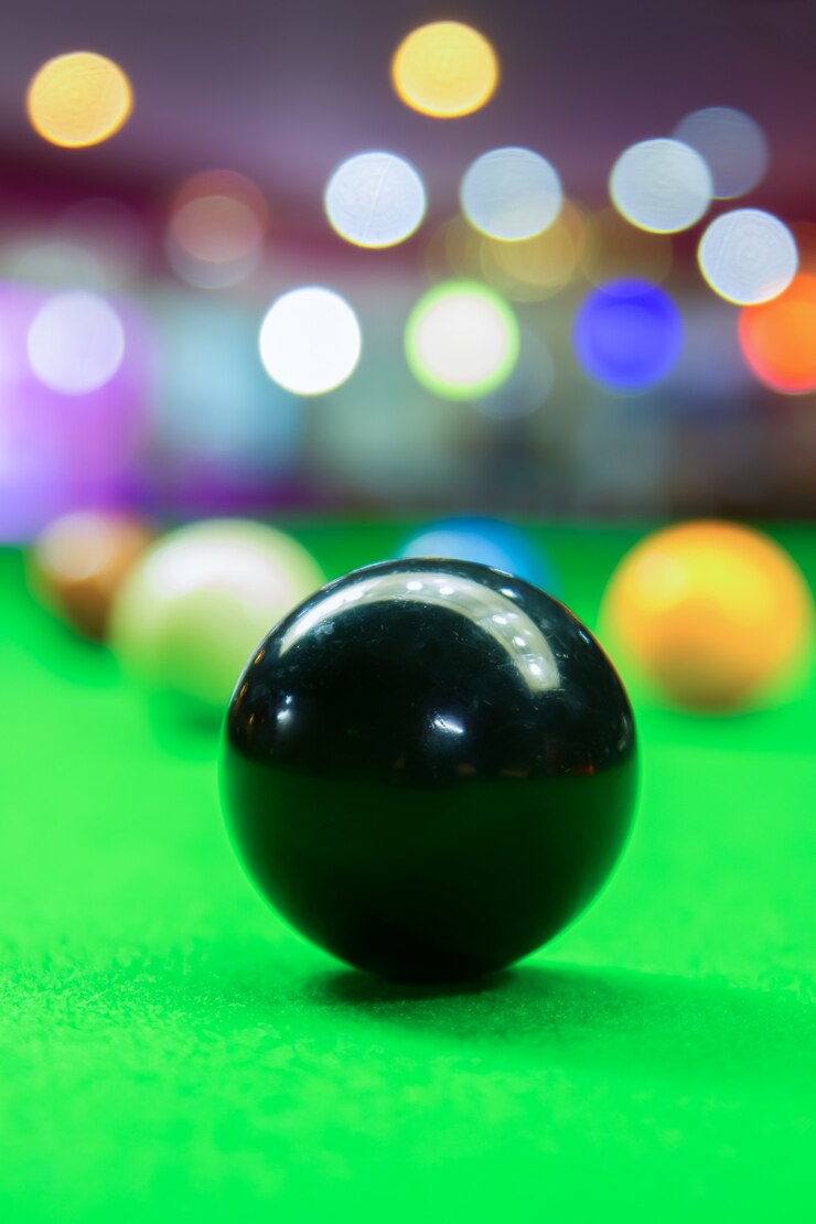 Snookerbälle auf einem Tisch im Club.