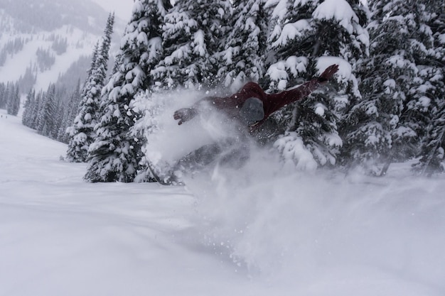 Snowboarden im Neuschnee