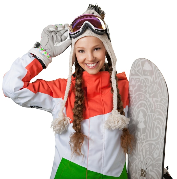 Snowboarder hembra joven feliz sobre fondo blanco aislado