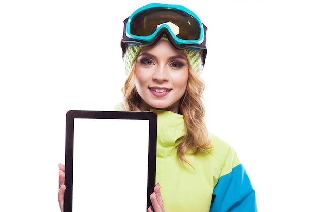 Snowboardfrau mit leerer Tablette