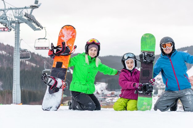 Foto snowboardunterricht im wintersportort