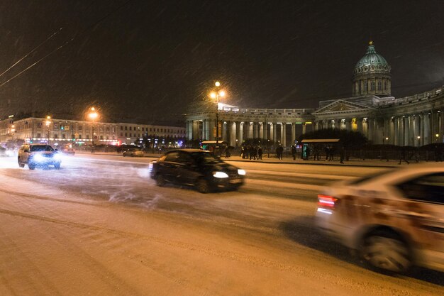 Snowy Nevsky Prospect con la Catedral de Kazanskiy