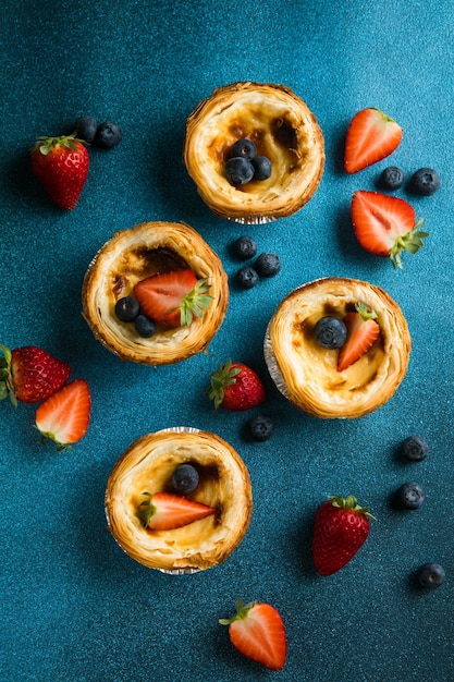 Sobremesa de tarte de ovo tradicional portuguesa Pasteis Pastel de nata ou Pasteis de Belemv