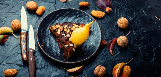 Sobremesa doce de outono, torta de pêra. bolo saboroso de pêra