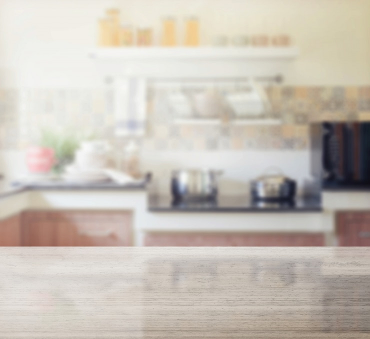 Foto sobremesa de granito y desenfoque del interior de la cocina moderna como fondo