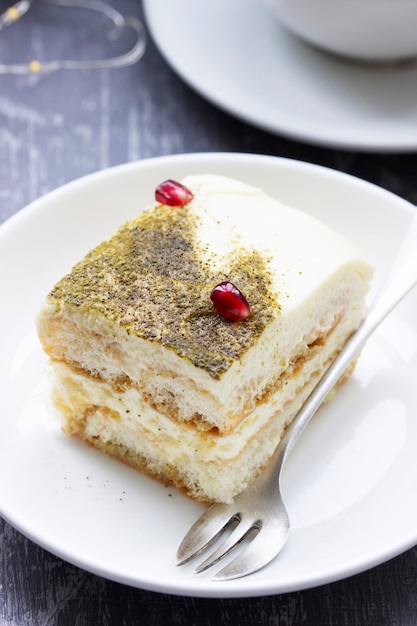 Sobremesa italiana tiramisu, feito com chá matcha e limoncello