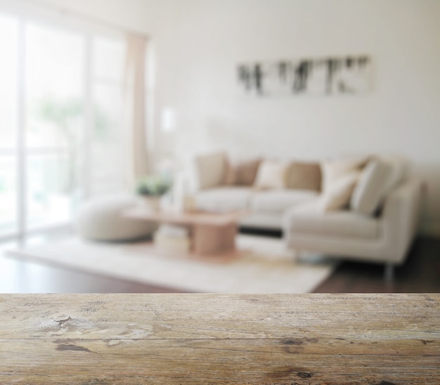 Foto sobremesa de madera con desenfoque del interior de la sala de estar moderna como fondo