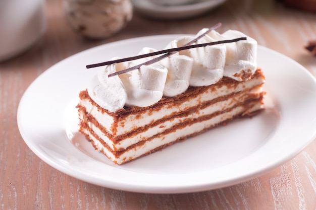 Sobremesa millefeuille com creme de baunilha