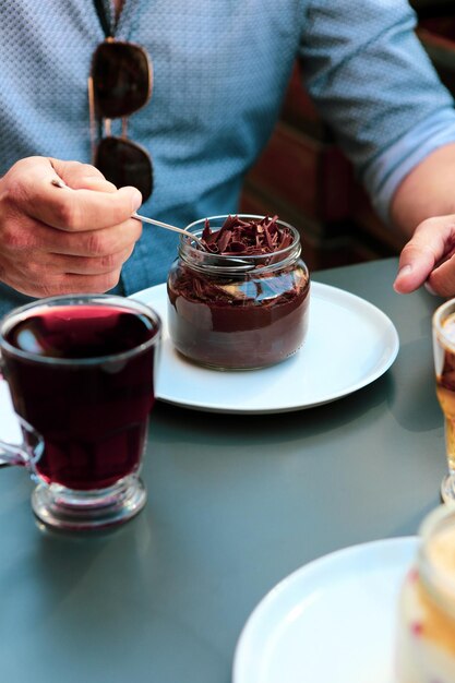 Sobremesa muito deliciosa em potes doces e bolos em potes