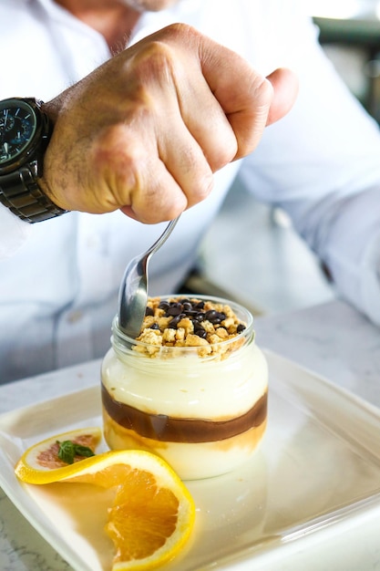 Foto sobremesa muito deliciosa em potes, doces e bolos em potes