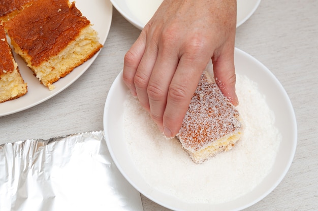 Sobremesa tradicional brasileira conhecida como Bolo Gelado