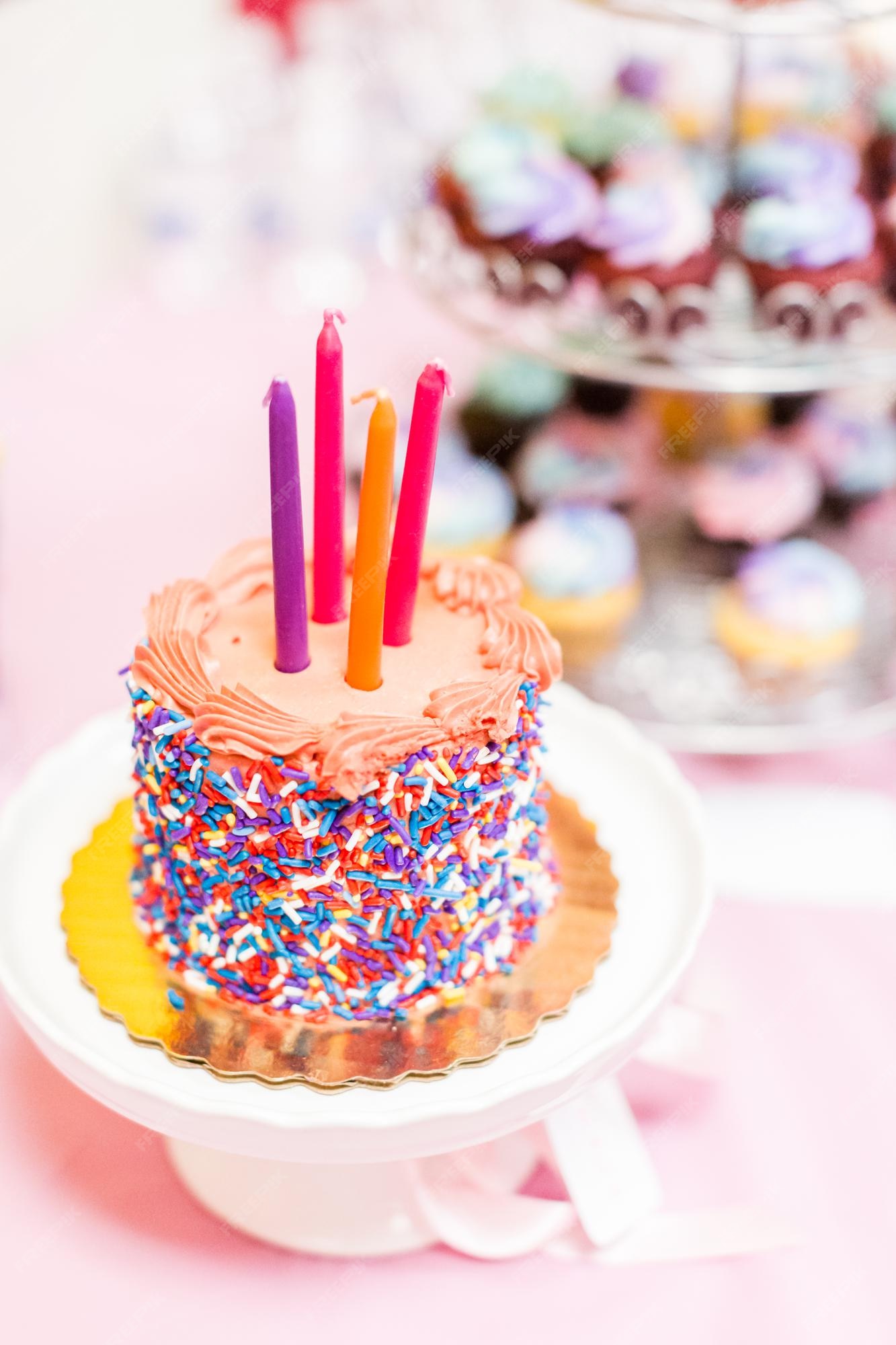 Bolo De Festa Bolo De Aniversário De 15 Anos Quinze Anos Foto de Stock -  Imagem de sobremesa, brasil: 208912852