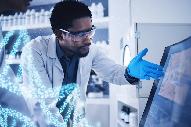 Sobreposição de trabalho em equipe ou médico negro no computador para pesquisa de dna, inovação médica ou análise de bactérias Cientista, enfermeira ou profissional de saúde em leitura de tecnologia, estudo de anatomia ou resultados genéticos
