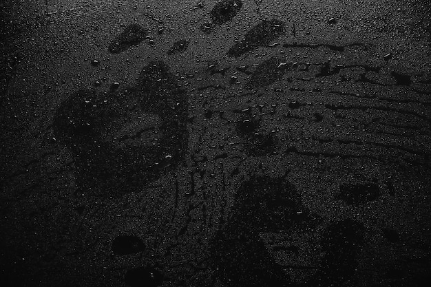 sobreposição realista de gotas de água fundo preto e molhado