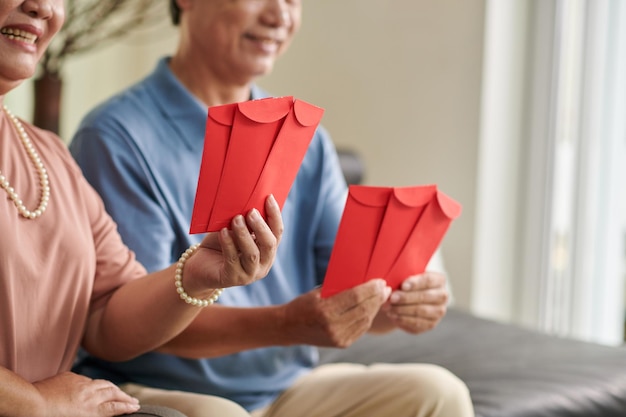 Sobres rojos para la celebración del Tet