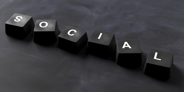 Social escrito en las teclas del teclado en la vista de banner de fondo negro desde arriba ilustración 3d
