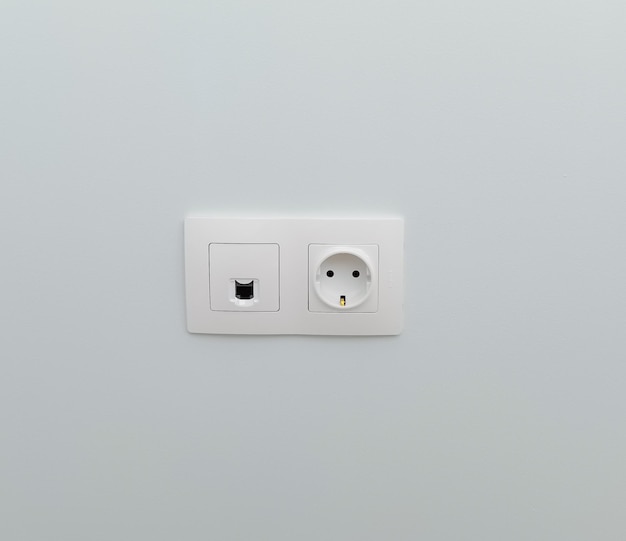 Foto socket e conector para cabo ftp em uma parede simples instalado slots na parede conceito de reparo ele