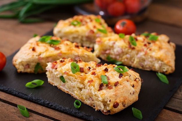 Soda Scones mit Schinken, Käse und Schnittlauch