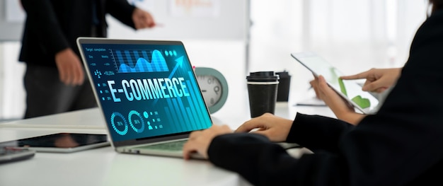 El software de datos de comercio electrónico proporciona un tablero de control moderno para el análisis de ventas