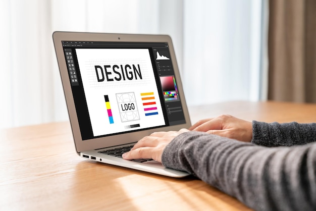 Software de designer gráfico para design moderno de página da web e anúncios comerciais exibidos na tela do computador