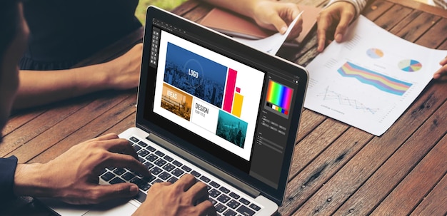 Foto software de designer gráfico para design moderno de página da web e anúncios comerciais
