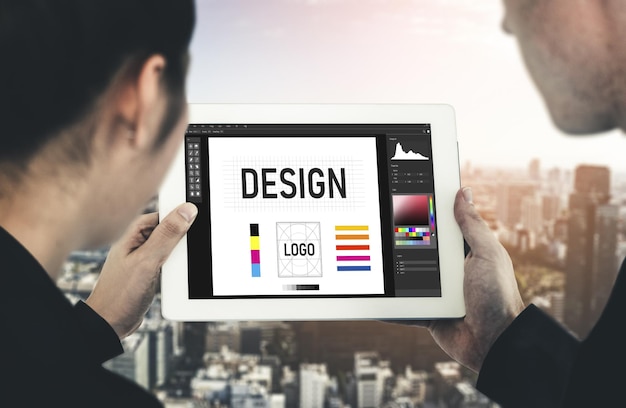 Software de designer gráfico para design moderno de página da web e anúncios comerciais