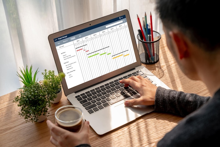 Foto software de planejamento de projetos para gerenciamento de projetos de negócios modernos na tela do computador mostrando gráfico de cronograma do projeto da equipe