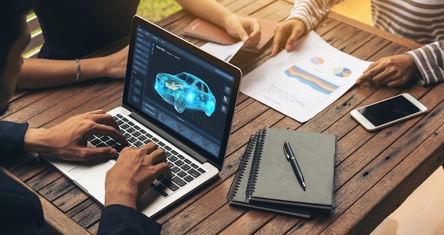 El software de diseño de automóviles eléctricos en la pantalla de la computadora muestra el plan de simulación cómodamente