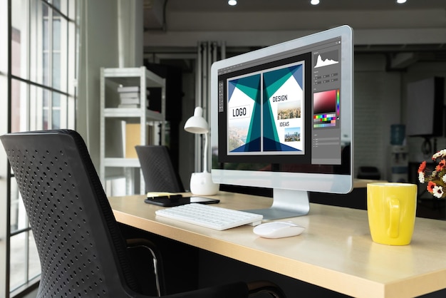 Software de diseño gráfico para el diseño moderno de páginas web y anuncios comerciales que se muestran en la pantalla del ordenador
