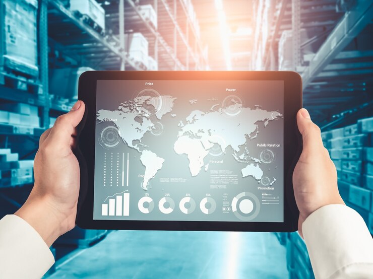 Foto software innovador de gestión de almacenes en computadora para monitoreo en tiempo real