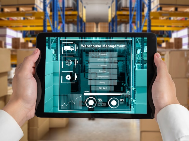 Foto software innovador de gestión de almacenes en computadora para monitoreo en tiempo real