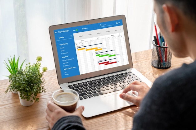 Software de planificación de proyectos para la gestión de proyectos empresariales modish en la pantalla de la computadora que muestra el gráfico de línea de tiempo del proyecto del equipo