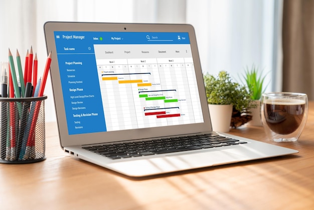 Software de planificación de proyectos para la gestión de proyectos empresariales modish en la pantalla de la computadora que muestra el gráfico de línea de tiempo del proyecto del equipo
