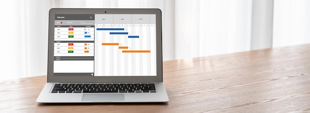 Software de planificación de proyectos para la gestión de proyectos empresariales modish en la pantalla de la computadora que muestra el gráfico de línea de tiempo del proyecto del equipo