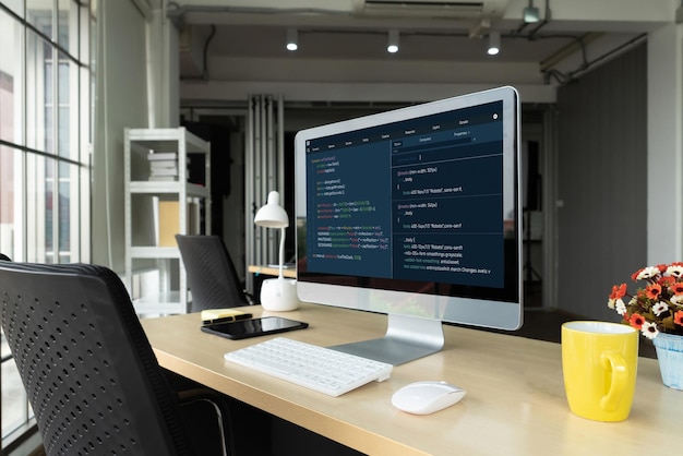 Softwareentwicklungsprogrammierung auf dem Computerbildschirm für moderne Anwendungen