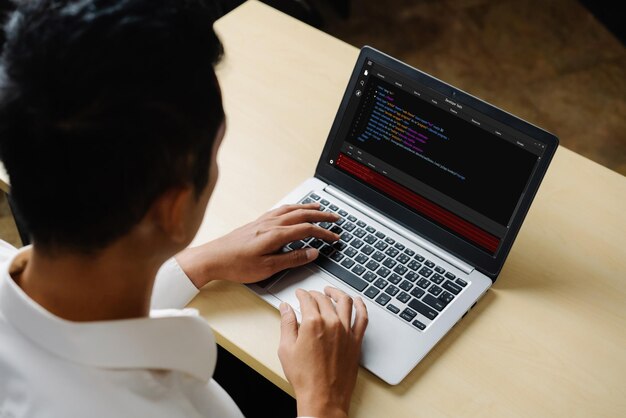 Softwareentwicklungsprogrammierung auf dem Computerbildschirm für modische Anwendungs- und Programmcodierung