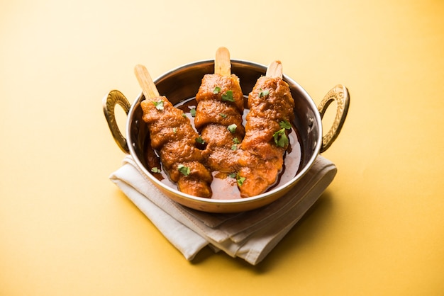 Soja Chaap Curry servido en un bol. Receta saludable popular en India y Pakistán