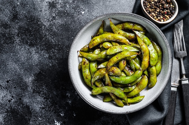 Soja verde edamame assada, comida japonesa.