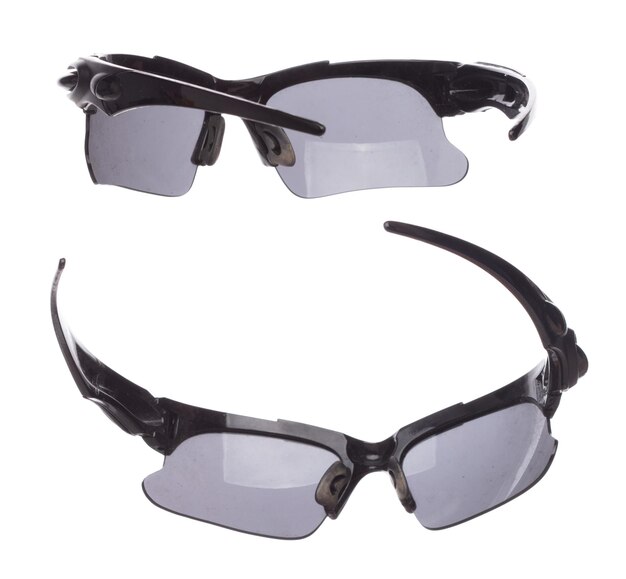 Foto sol negro moda gafas vuelan en el aire mostrando muchos ángulos girados gafas de moda de tendencia para el trabajo confiado y el uso hermoso es bueno para la forma de la cabeza fondo blanco aislado