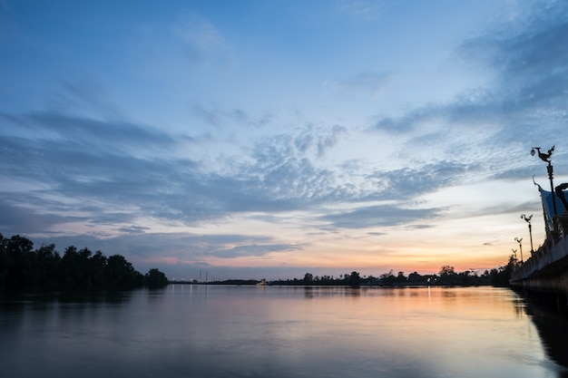 Sol de la tarde El río