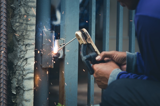 soldador, artesano, erección de acero técnico Soldador de acero industrial, no seguridad