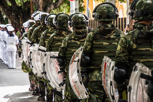 Foto los soldados del ejército brasileño están en fila esperando el desfile de la independencia