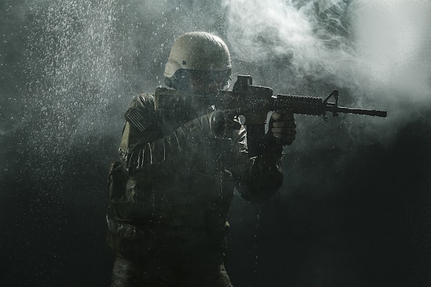 Soldat der US-Armee im Regen