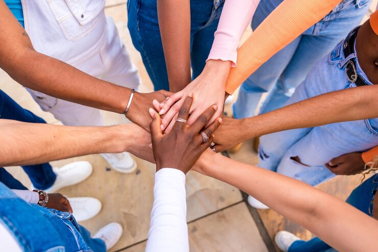 Foto solidarität einer multiethnischen gruppe von jugendlichen