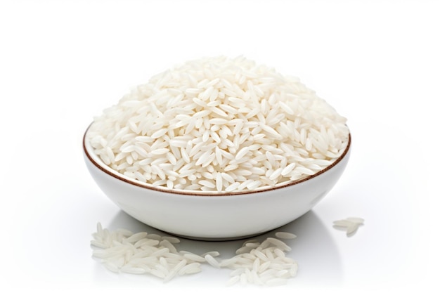 un solo arroz sin moler aislado sobre un fondo blanco