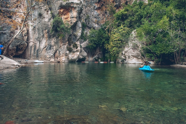 Solo kayak en el cañón