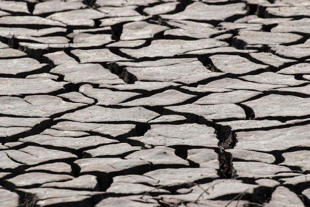 Solo quebrado em uma lagoa seca, província de La Pampa, Patagônia, Argentina.